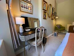 4 Bedroom Victorian Townhouse With Sea Views