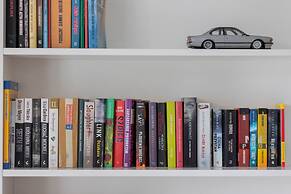 Trendy City Center Apartment by Renters