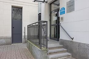 Trendy City Center Apartment by Renters