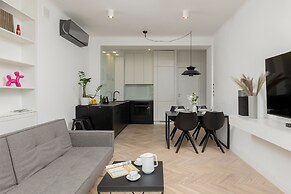 Trendy City Center Apartment by Renters