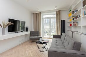 Trendy City Center Apartment by Renters