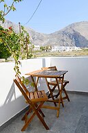 Enjoy the Santorini Life Vibrant Studio