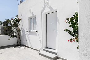 Enjoy the Santorini Life Vibrant Studio