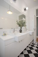 Liiiving - Art Design Apartment II
