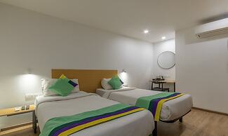 FabHotels Ny Townhouse