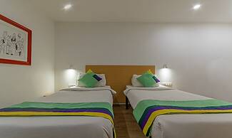 FabHotels Ny Townhouse