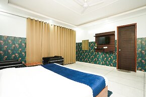 Fabhotel Tanvi Premium