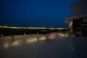 Fabhotel Tanvi Premium