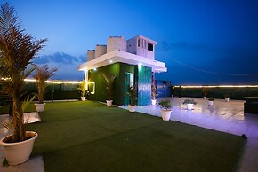 Fabhotel Tanvi Premium