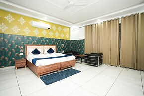 Fabhotel Tanvi Premium