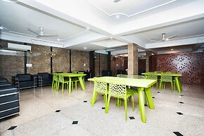 Fabhotel Tanvi Premium