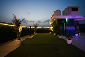 Fabhotel Tanvi Premium