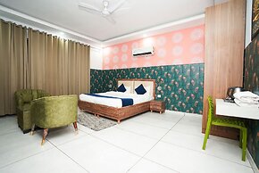 Fabhotel Tanvi Premium
