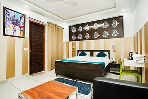 Fabhotel Tanvi Premium