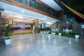 Fabhotel Tanvi Premium