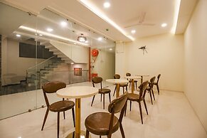 Fabhotel Divine Casa