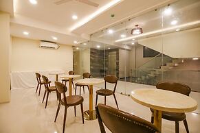 Fabhotel Divine Casa