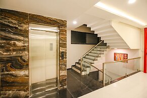 Fabhotel Divine Casa