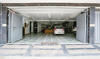 Fabhotel Silver Crown