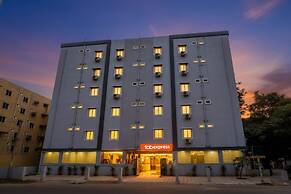 FabHotel Broholic Suites I