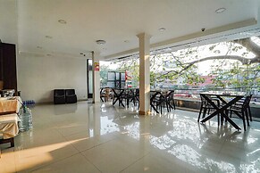 Fabhotel Central Inn Residency
