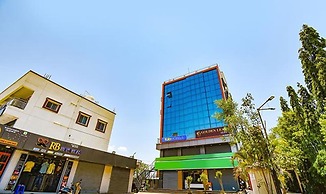 Fabhotel The Golden Leaf