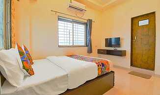 Fabhotel The Golden Leaf