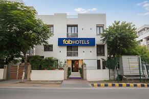 FabHotel Rivlet Residency