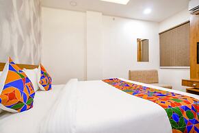 Fabhotel Woodlark Inn