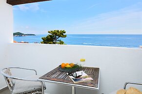 Hedera Estate, Hedera A16