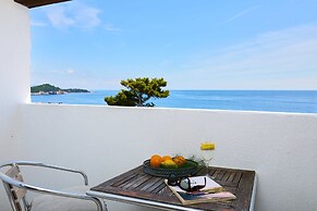 Hedera Estate, Hedera A16