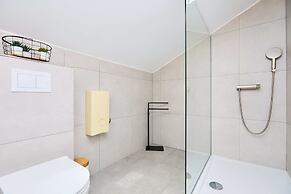 Hedera Estate, Hedera A16