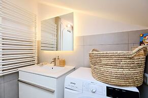 Hedera Estate, Hedera A16