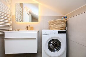 Hedera Estate, Hedera A16