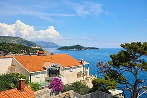 Hedera Estate, Hedera A16