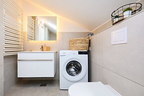 Hedera Estate, Hedera A16