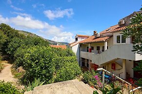 Hedera Estate, Hedera A16