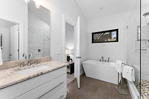 Blue Haven W/game Room, Hot Tub & Optional Boat Rental