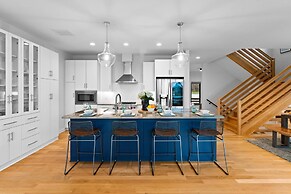 Blue Haven W/game Room, Hot Tub & Optional Boat Rental