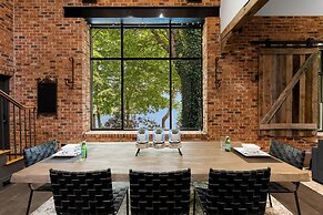 Ambassador Ridge W/optional Boat Rental