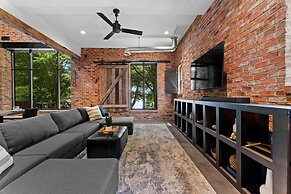 Ambassador Ridge W/optional Boat Rental