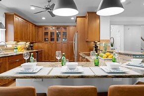 Grand Bay W/hot Tub, 440' Shoreline & Optional Boat Rental