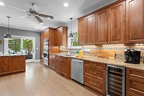 Grand Bay W/hot Tub, 440' Shoreline & Optional Boat Rental