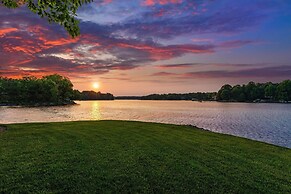 Grand Bay W/hot Tub, 440' Shoreline & Optional Boat Rental