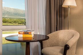 Howard Johnson Hotel & Convention Center by Wyndham, Merlo