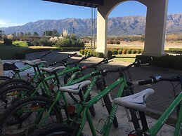 Howard Johnson Hotel & Convention Center by Wyndham, Merlo