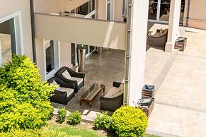 Howard Johnson Hotel & Convention Center by Wyndham, Merlo