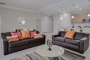 Balmoral Resort-194al 4 Bedroom Home by RedAwning