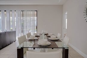 Balmoral Resort-194al 4 Bedroom Home by RedAwning