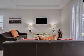 Balmoral Resort-194al 4 Bedroom Home by RedAwning